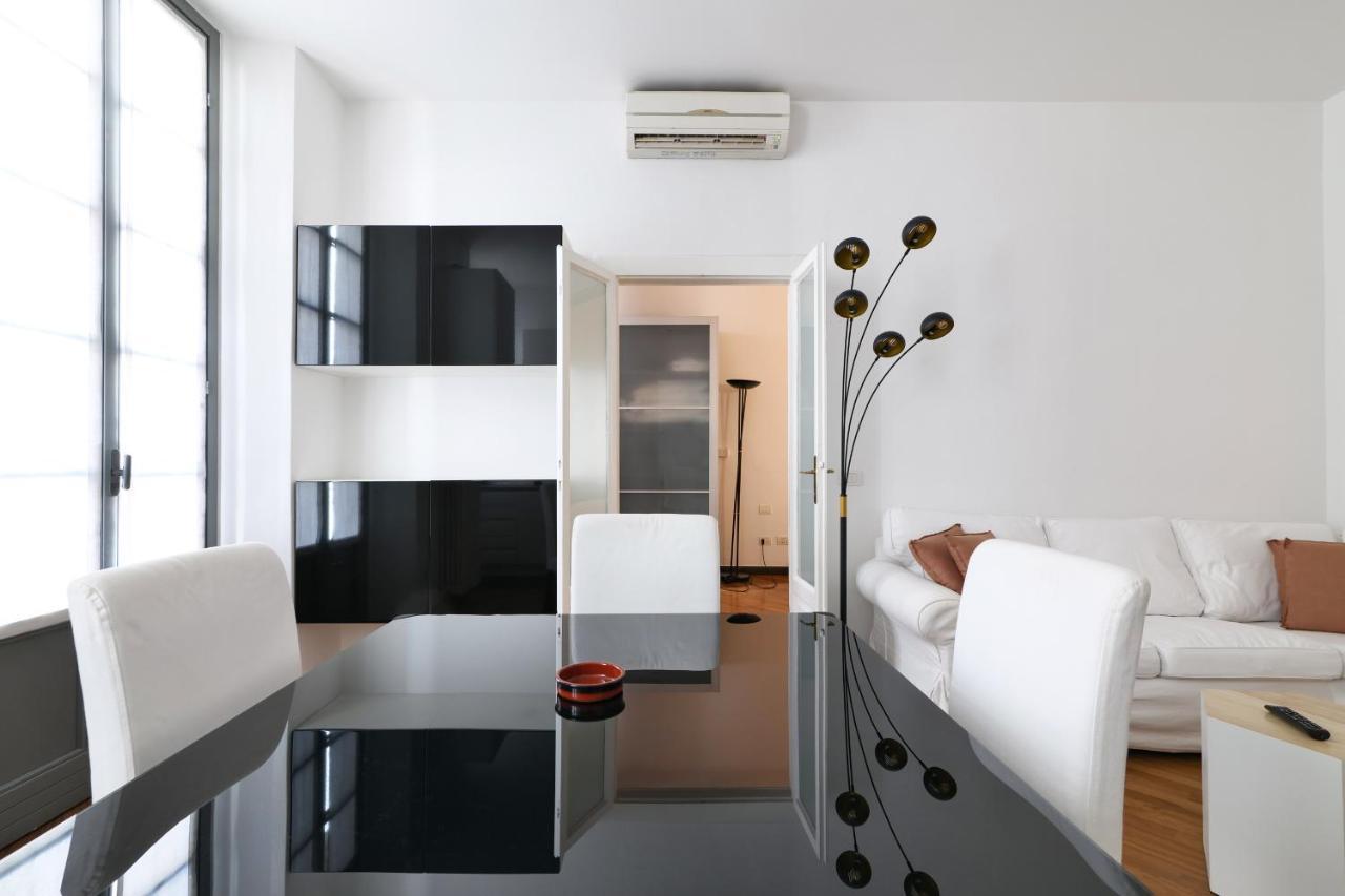 Charming San Babila Apt. มิลาน ภายนอก รูปภาพ