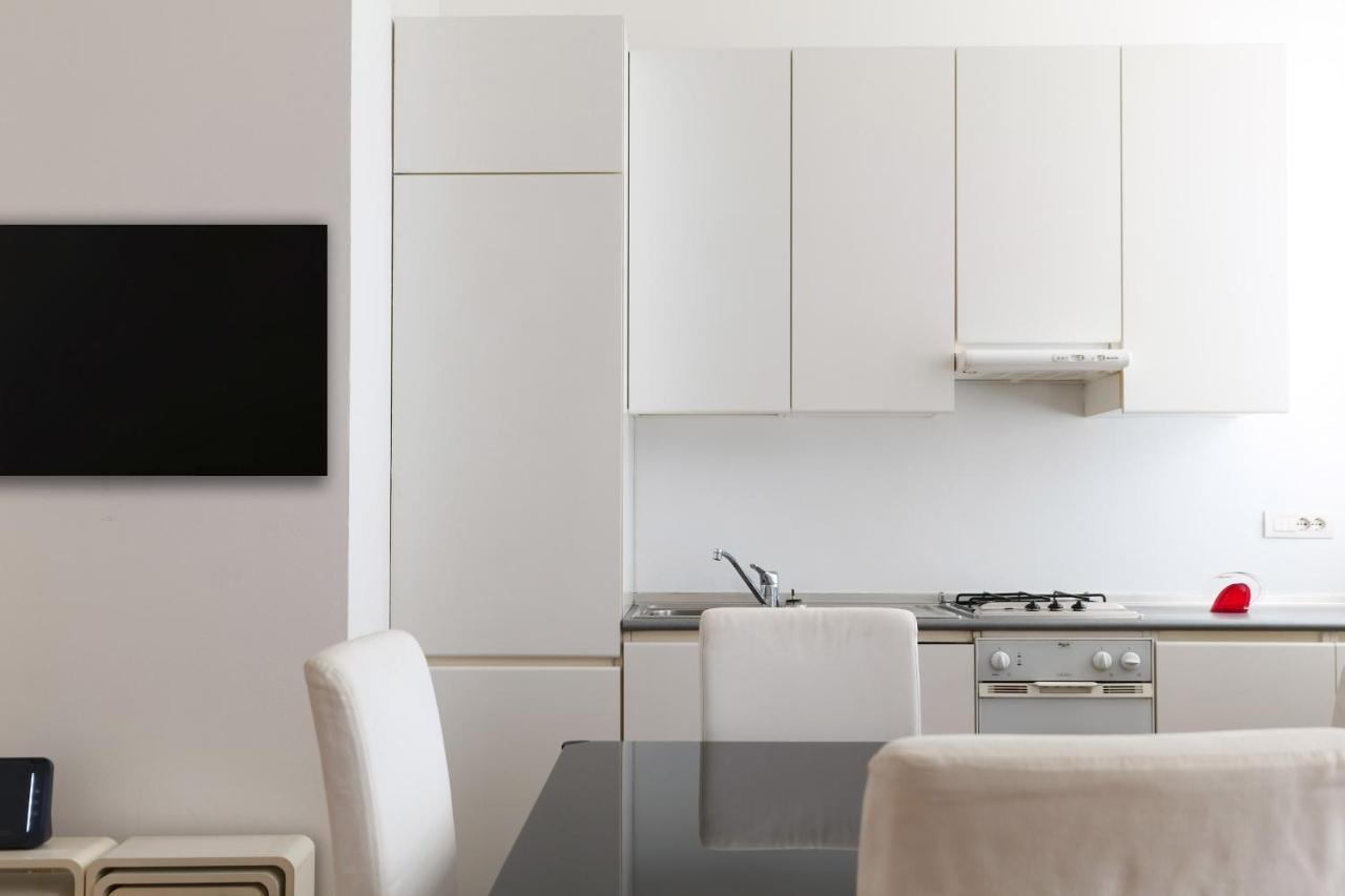 Charming San Babila Apt. มิลาน ภายนอก รูปภาพ