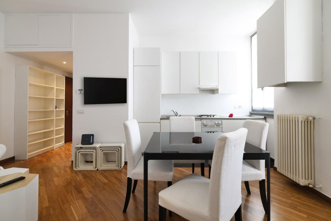 Charming San Babila Apt. มิลาน ภายนอก รูปภาพ